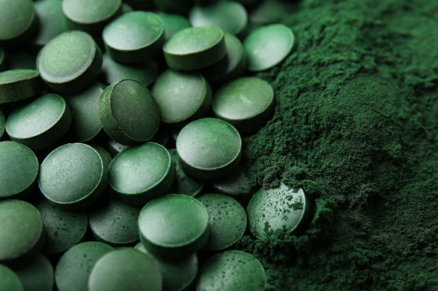 Espirulina en Polvo o en Pastillas: ¿Cuál es Mejor y Por Qué?