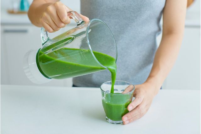 Batidos detox con espirulina: beneficios, recetas y cómo tomarlos