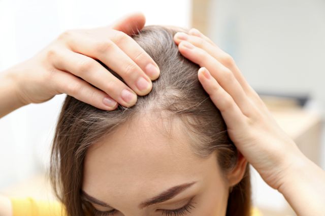 ¿Se puede recuperar el cabello perdido después de los 50? Lo que realmente funciona según la ciencia y la experiencia